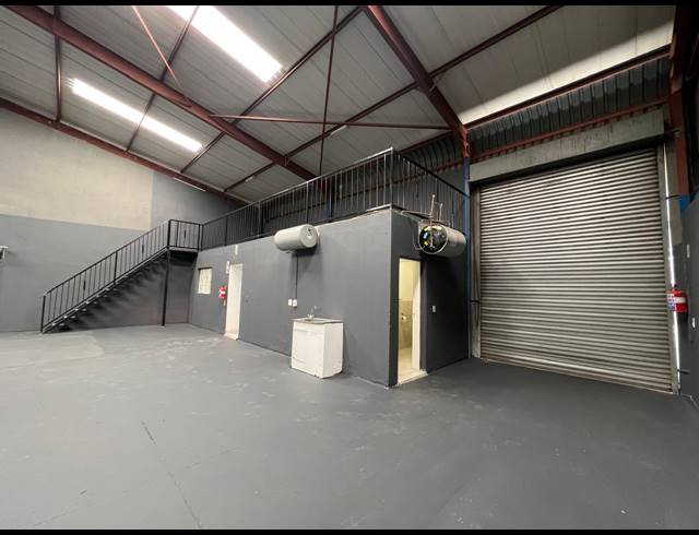 290M² WAREHOUSE TO LET IN MULDERSDRIFT
